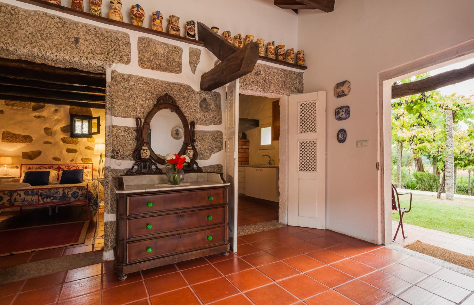1720 Quinta Da Cancela - Winery & Farmhouse Guimaraes Ruang foto