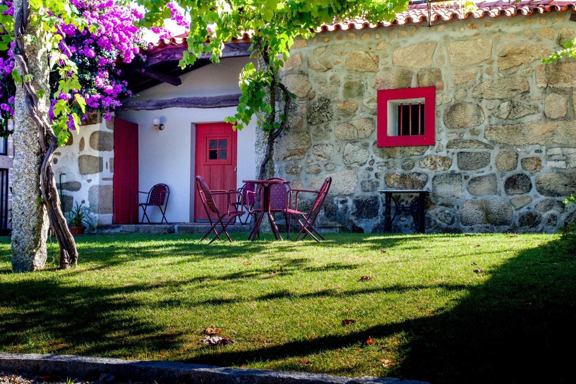 1720 Quinta Da Cancela - Winery & Farmhouse Guimaraes Ruang foto